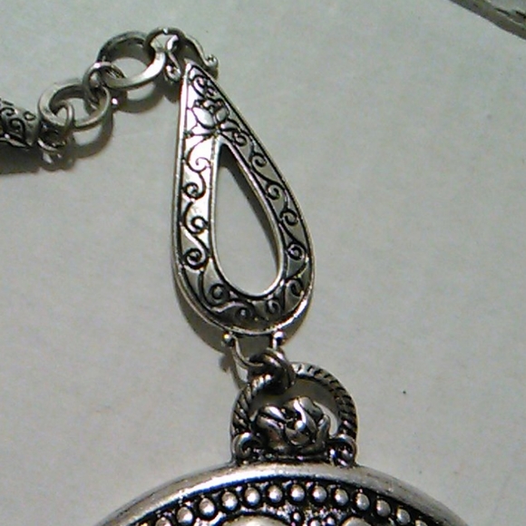 Nwt Black and Silver Necklace set - Picture 7 of 7